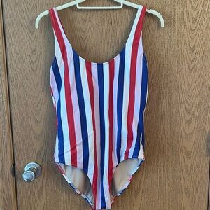 🌸3/$15🌸 Old Navy Swimsuit—Size Large